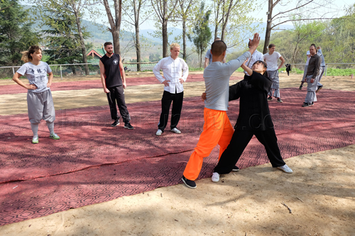 The master in 2017 explained the skills of Shaolin kung fu.